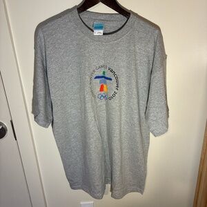 2010 Olympic Games Vancouver Official Licensed Merchandise Grey Graphic T‑Shirt